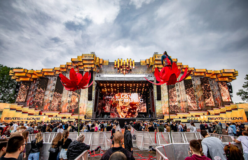 Dance music pushed away the clouds. The 10th Beats for Love festival started in Ostrava